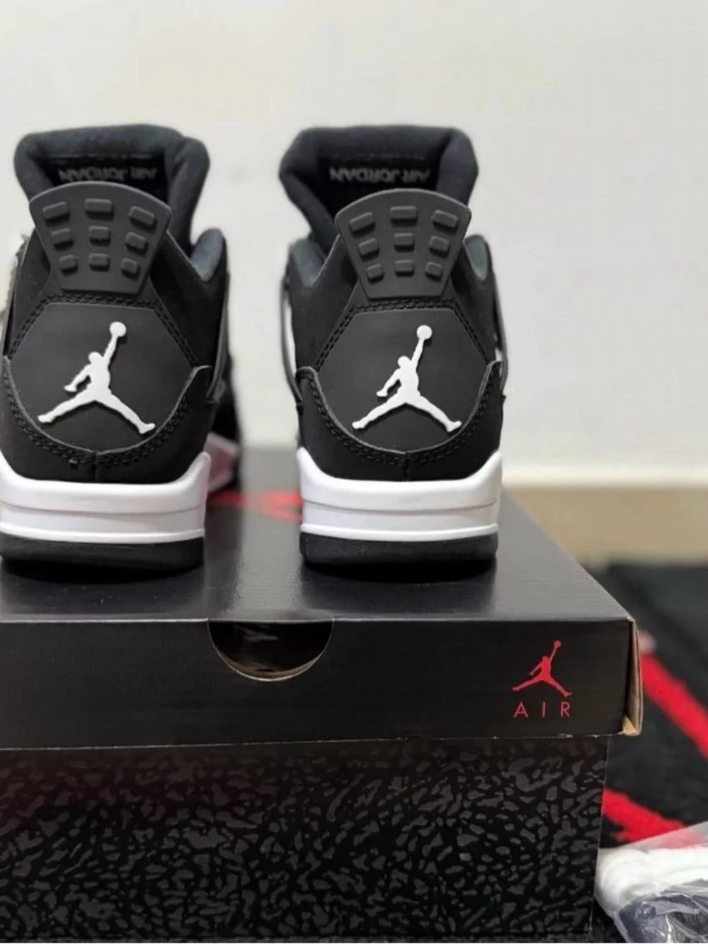 Jordan 4 - Picture 3 of 4